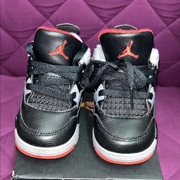 Jordan 4 RETRO Kids Sneakers Black and Red Sneakers